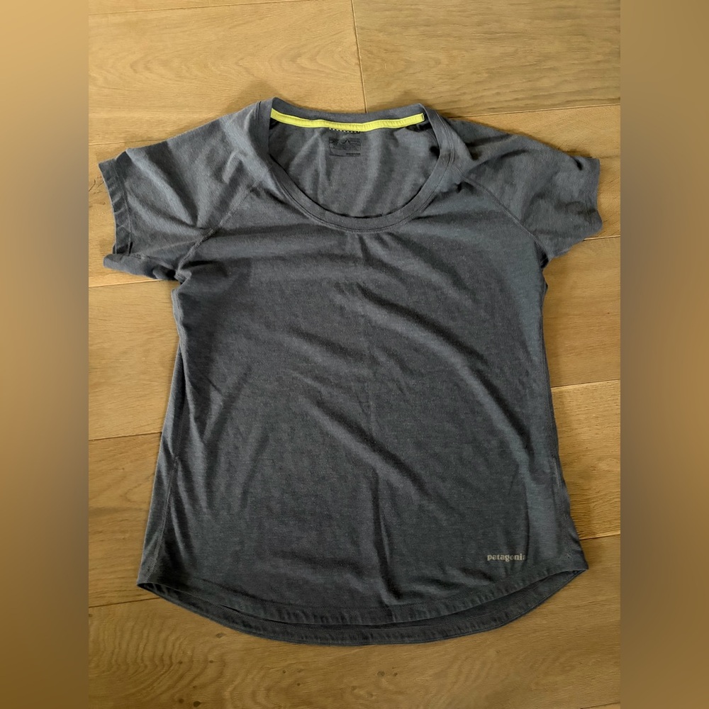 Patagonia light gray blue hiking outdoor top - size large